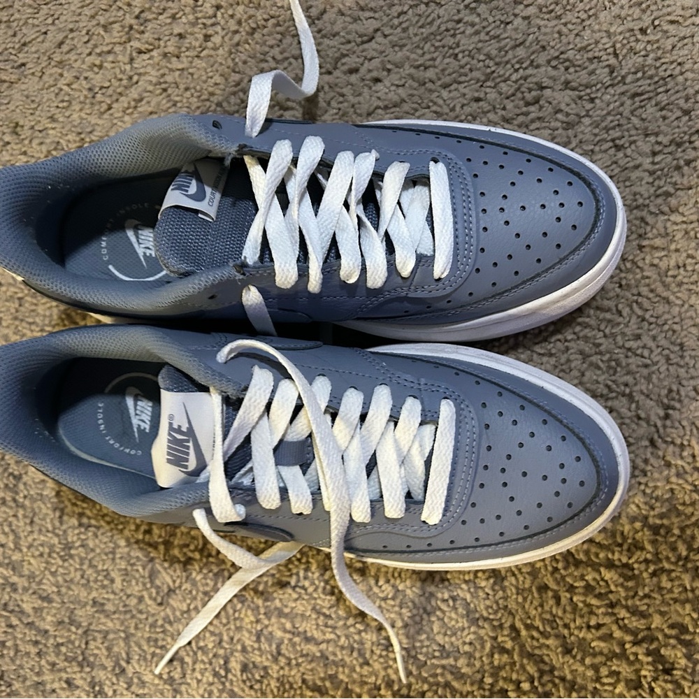 Nike purple women’s leisure shoe lightly used size 8